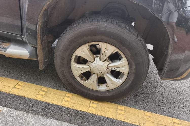 Used Isuzu JLM 2024 2.5T Diesel Automatic 4x4 Chima Type Flat-Base Cargo Bed Right Front Wheel Hub