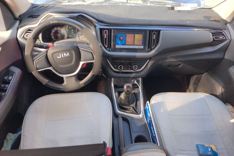 Used Isuzu JLM 2024 Classic 2.8T Diesel Manual Two-Wheel Drive Comfort Version Long Wheelbase Center Console