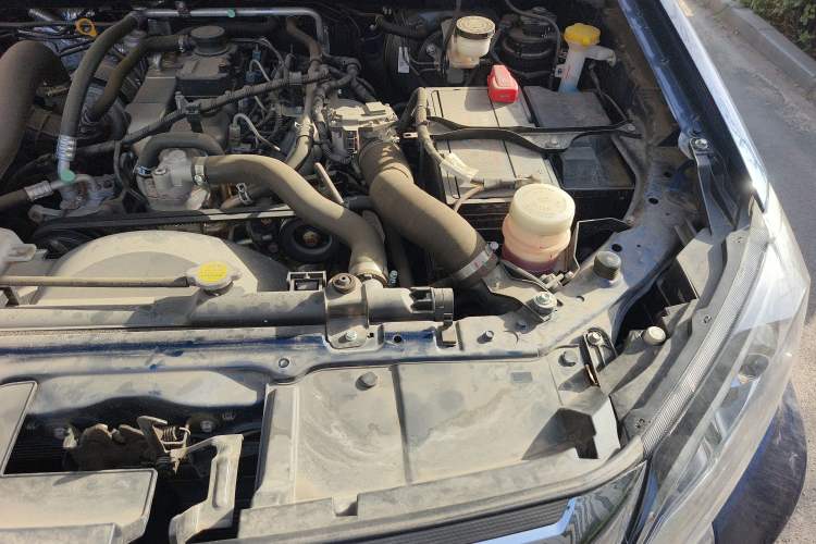 Used Isuzu JLM 2024 Classic 2.8T Diesel Manual Two-Wheel Drive Comfort Version Long Wheelbase Engine Bay Left