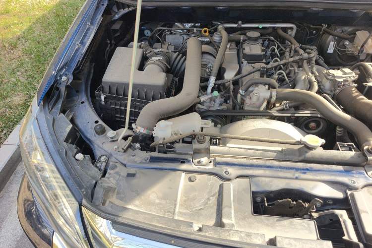 Used Isuzu JLM 2024 Classic 2.8T Diesel Manual Two-Wheel Drive Comfort Version Long Wheelbase Engine Bay Right