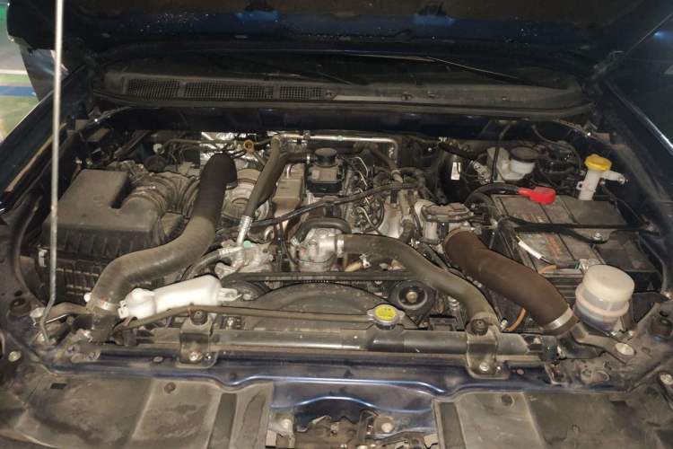 Used Isuzu JLM 2024 Classic 2.8T Diesel Manual Two-Wheel Drive Comfort Version – Standard Wheelbase Engine Bay
