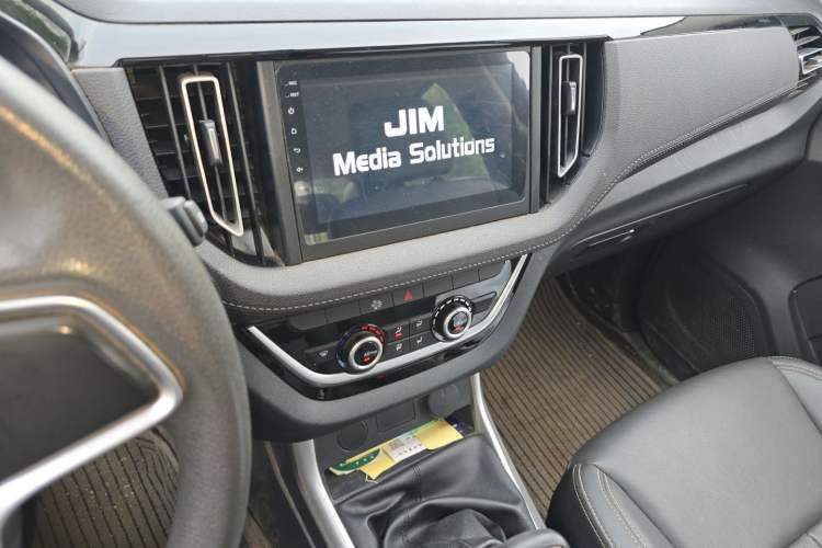 Used Isuzu JLM 2024 Classic 2.8T Diesel Manual Two-Wheel Drive Comfort Version – Standard Wheelbase Audio And AC Panel