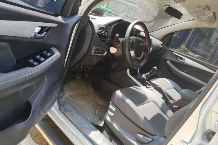Used Isuzu JLM 2024 Classic 2.8T Diesel Manual Two-Wheel-Drive Comfort Version with Long Wheelbase and Flat-Floor Cargo Bed Driver Seat