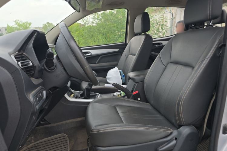 Used Isuzu JLM 2024 Classic 2.8T Diesel Manual Two-Wheel Drive Comfort Version – Standard Wheelbase Left Front Seat