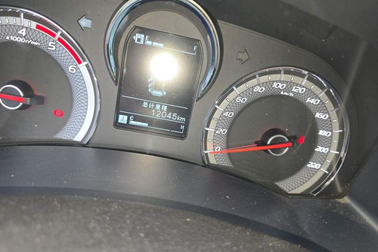 Used Isuzu JLM 2024 Classic 2.8T Diesel Manual Two-Wheel Drive Comfort Version – Standard Wheelbase Odometer Close Up