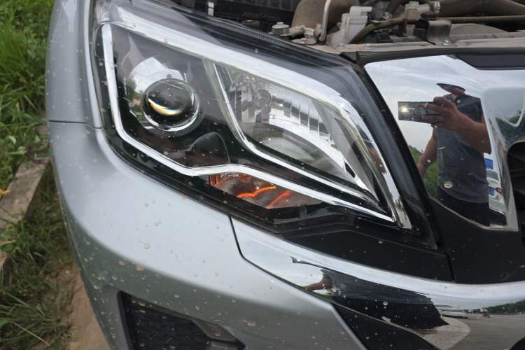 Used Isuzu JLM 2024 Classic 2.8T Diesel Manual Two-Wheel Drive Comfort Version – Standard Wheelbase Right Front Headlight