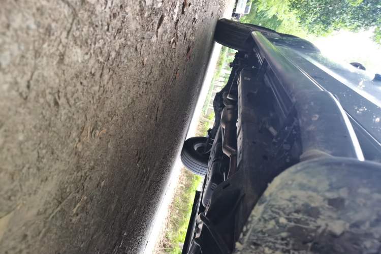 Used Isuzu JLM  Chassis Front Right