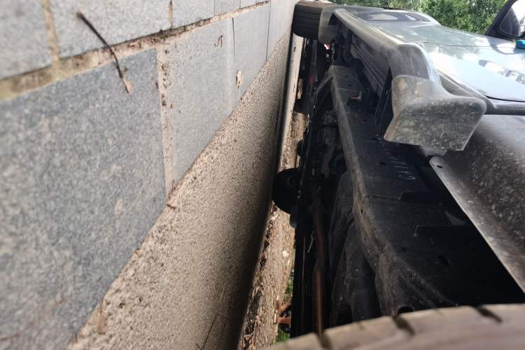 Used Isuzu JLM  Chassis Rear Left