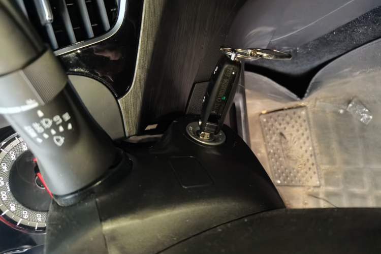 Used Isuzu JLM  Vehicle Key