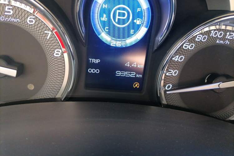 Used Isuzu mu-X 2022 2.0T Gasoline Automatic 4x4 Enjoyment Model 5 Seats Odometer Close Up