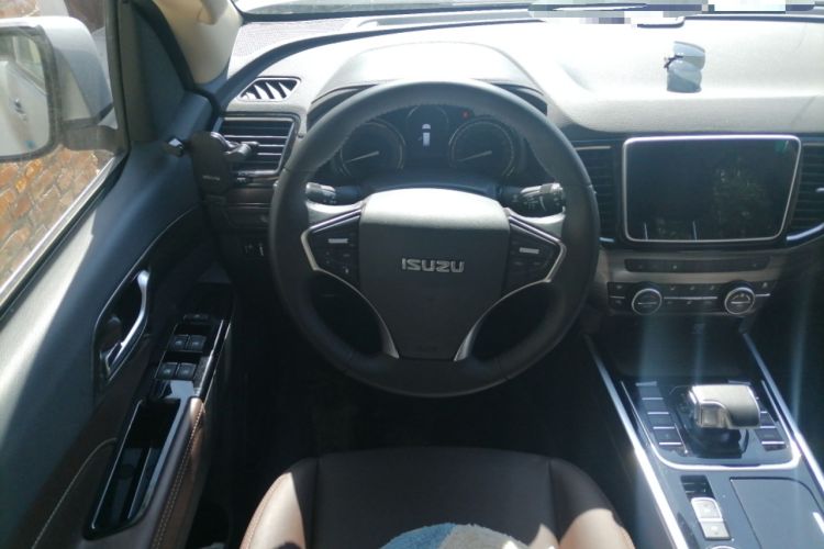 Used Isuzu mu-X 2022 2.0T Gasoline Automatic 4x4 Enjoyment Model 5 Seats Steering Wheel