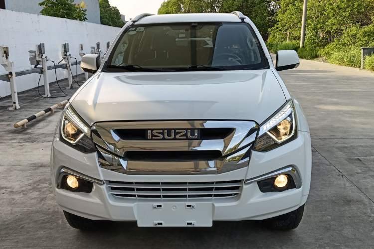 Used Isuzu mu-X 2018 3.0T Diesel Automatic 4x4 X-Trail Edition 7-Seater Exterior 1