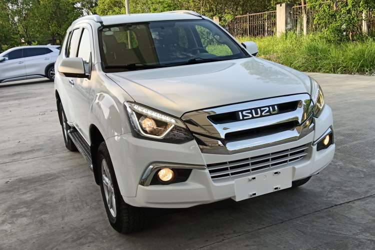 Used Isuzu mu-X 2018 3.0T Diesel Automatic 4x4 X-Trail Edition 7-Seater Exterior 2