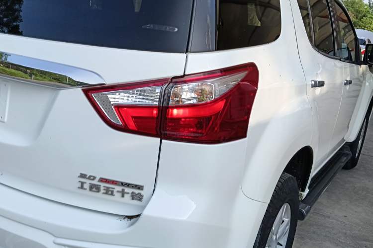 Used Isuzu mu-X 2018 3.0T Diesel Automatic 4x4 X-Trail Edition 7-Seater Exterior 6