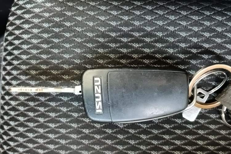 Used Isuzu mu-X 2018 3.0T Diesel Automatic 4x4 X-Trail Edition 7-Seater Interior 1