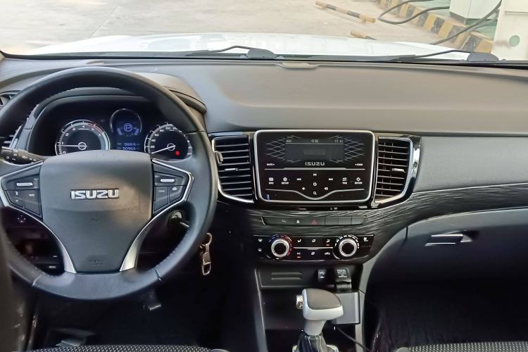 Used Isuzu mu-X 2018 3.0T Diesel Automatic 4x4 X-Trail Edition 7-Seater Interior 2