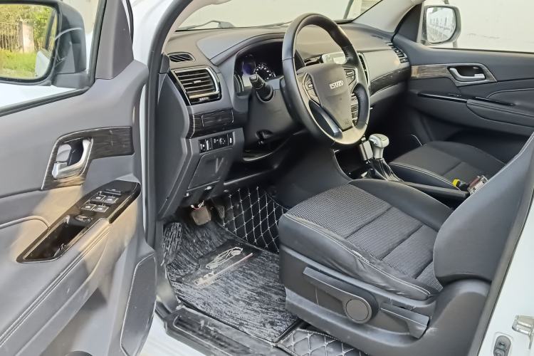Used Isuzu mu-X 2018 3.0T Diesel Automatic 4x4 X-Trail Edition 7-Seater Interior 3