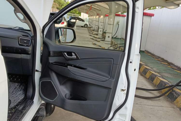 Used Isuzu mu-X 2018 3.0T Diesel Automatic 4x4 X-Trail Edition 7-Seater Interior 5