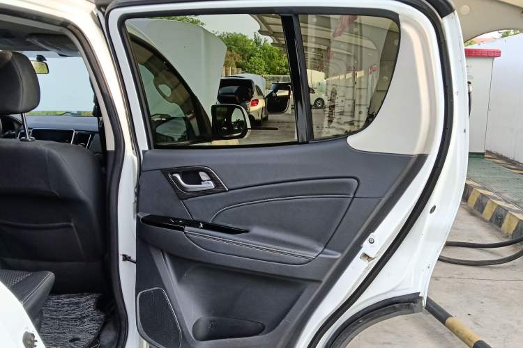 Used Isuzu mu-X 2018 3.0T Diesel Automatic 4x4 X-Trail Edition 7-Seater Interior 6