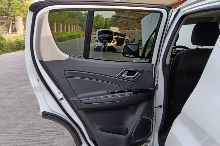 Used Isuzu mu-X 2018 3.0T Diesel Automatic 4x4 X-Trail Edition 7-Seater Interior 8