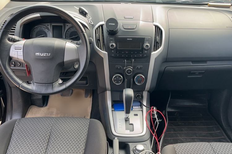 Used Isuzu mu-X 2015 2.5T Four-Wheel Drive Automatic Comfort Model 7 Seats Center Console