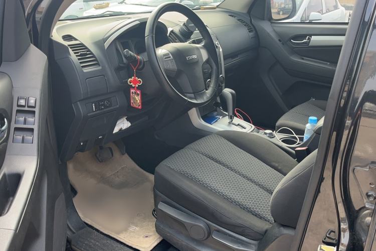 Used Isuzu mu-X 2015 2.5T Four-Wheel Drive Automatic Comfort Model 7 Seats Driver Seat