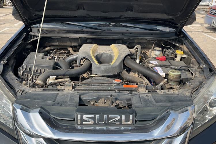 Used Isuzu mu-X 2015 2.5T Four-Wheel Drive Automatic Comfort Model 7 Seats Engine Bay