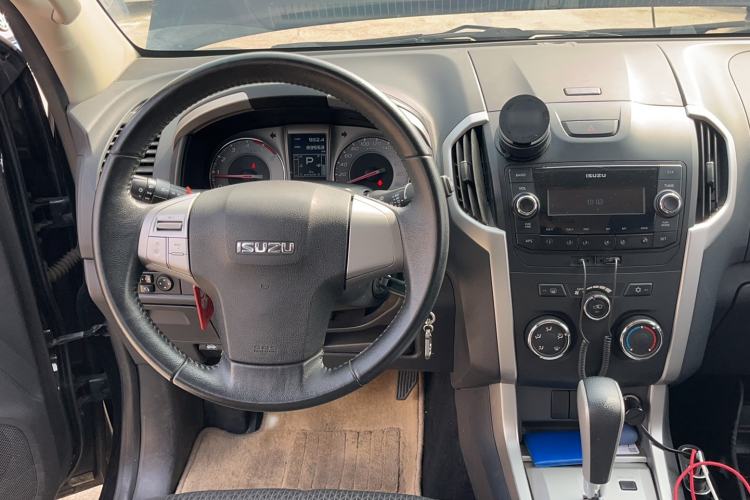 Used Isuzu mu-X 2015 2.5T Four-Wheel Drive Automatic Comfort Model 7 Seats Steering Wheel