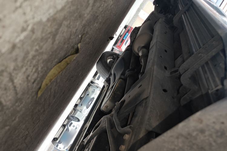 Used Isuzu mu-X 2015 2.5T Two-Wheel Drive Automatic Comfort Touring Model 7 Seats Chassis Front Right