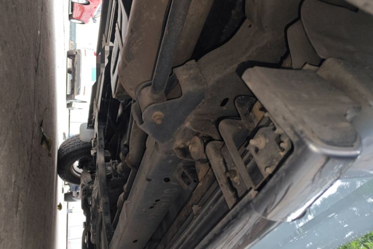 Used Isuzu mu-X 2015 2.5T Two-Wheel Drive Automatic Comfort Touring Model 7 Seats Chassis Rear Right