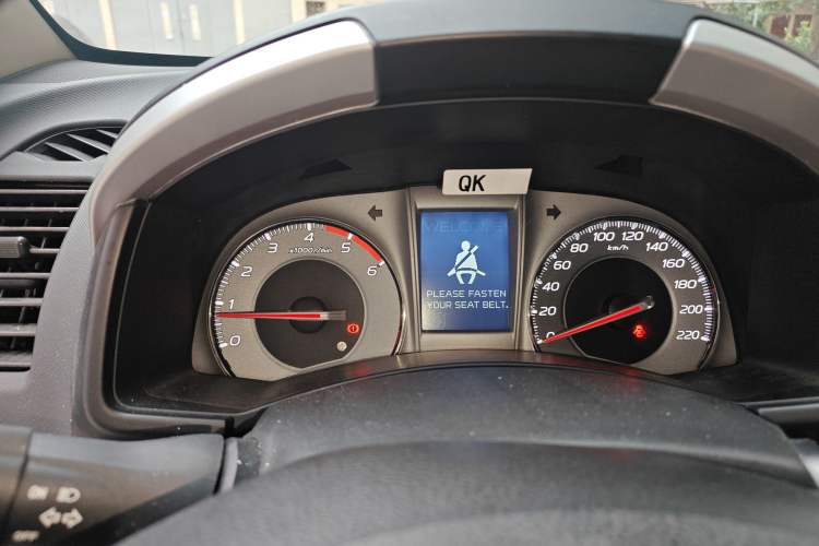 Used Isuzu mu-X 2015 2.5T Two-Wheel Drive Automatic Comfort Touring Model 7 Seats Instrument Cluster