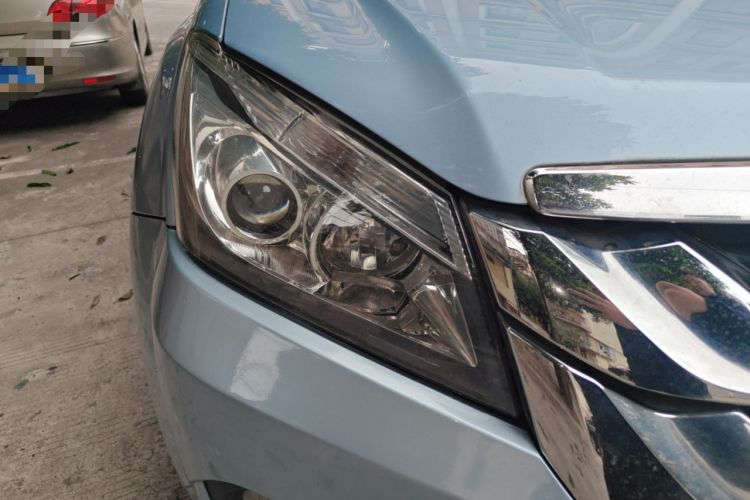 Used Isuzu mu-X 2015 2.5T Two-Wheel Drive Automatic Comfort Touring Model 7 Seats Right Front Headlight