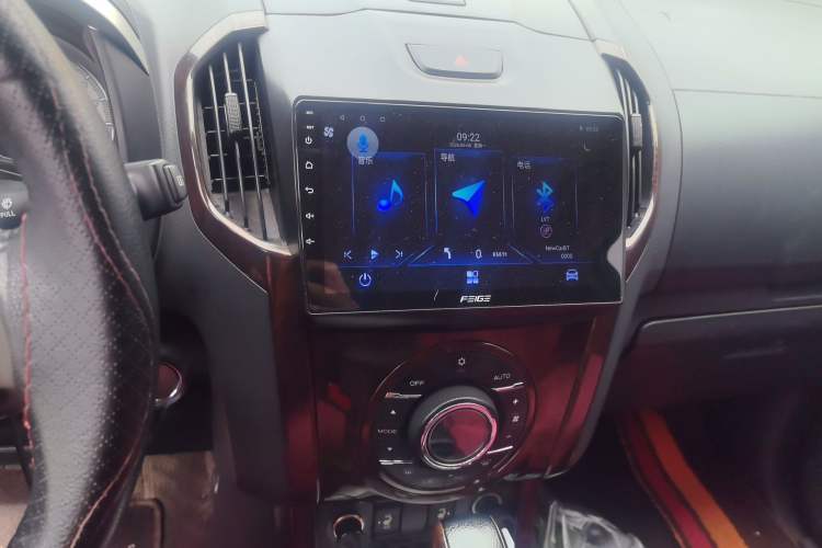 Used Isuzu mu-X 2015 2.5T Four-Wheel Drive Automatic Luxury 7-Seater Audio And AC Panel