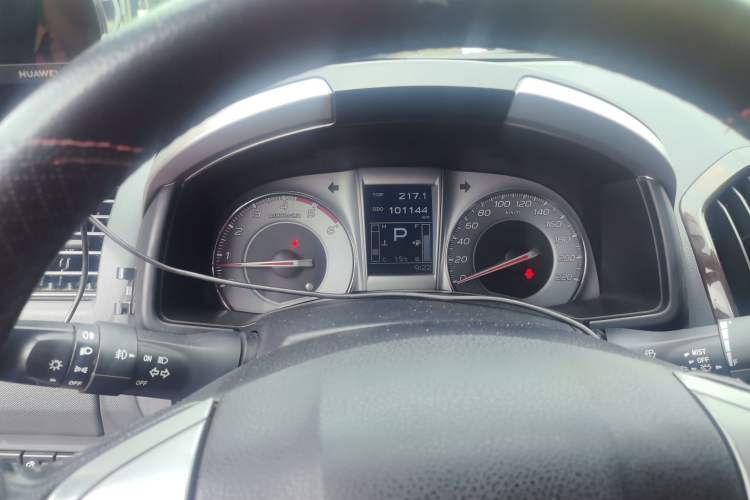 Used Isuzu mu-X 2015 2.5T Four-Wheel Drive Automatic Luxury 7-Seater Instrument Cluster