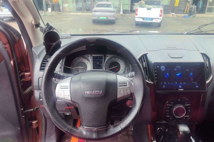 Used Isuzu mu-X 2015 2.5T Four-Wheel Drive Automatic Luxury 7-Seater Steering Wheel