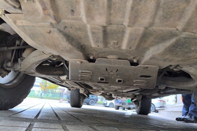 Used Isuzu mu-X 2015 2.5T Four-Wheel Drive Automatic Luxury 7-Seater Chassis Front