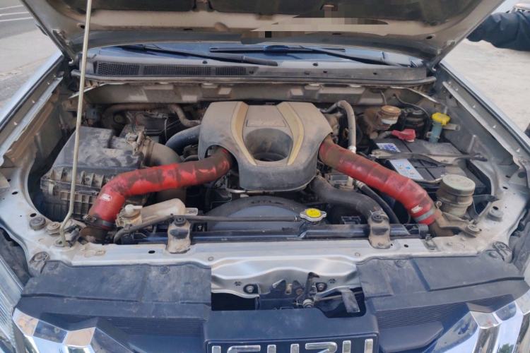 Used Isuzu mu-X 2015 3.0T 4x4 Automatic Luxury 7-Seater Engine Bay