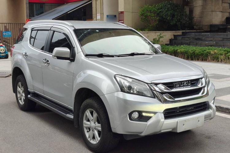 Used Isuzu mu-X 2015 3.0T 4x4 Automatic Luxury 7-Seater Exterior 1
