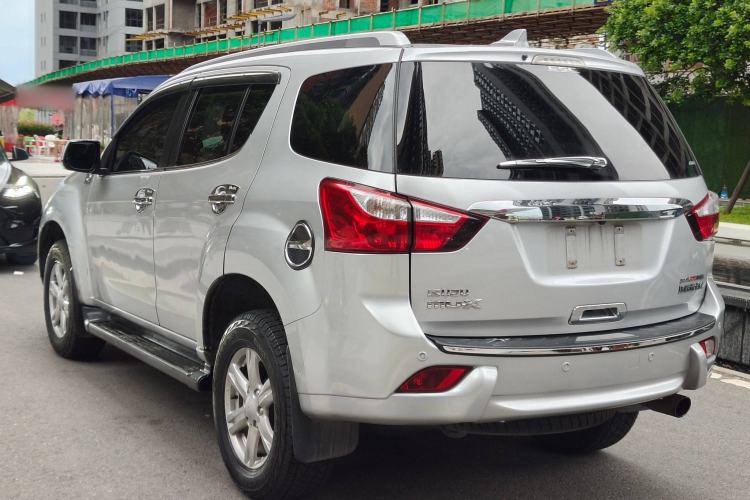 Used Isuzu mu-X 2015 3.0T 4x4 Automatic Luxury 7-Seater Exterior 2