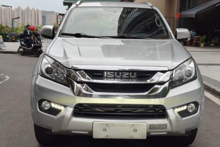 Used Isuzu mu-X 2015 3.0T 4x4 Automatic Luxury 7-Seater Exterior 4