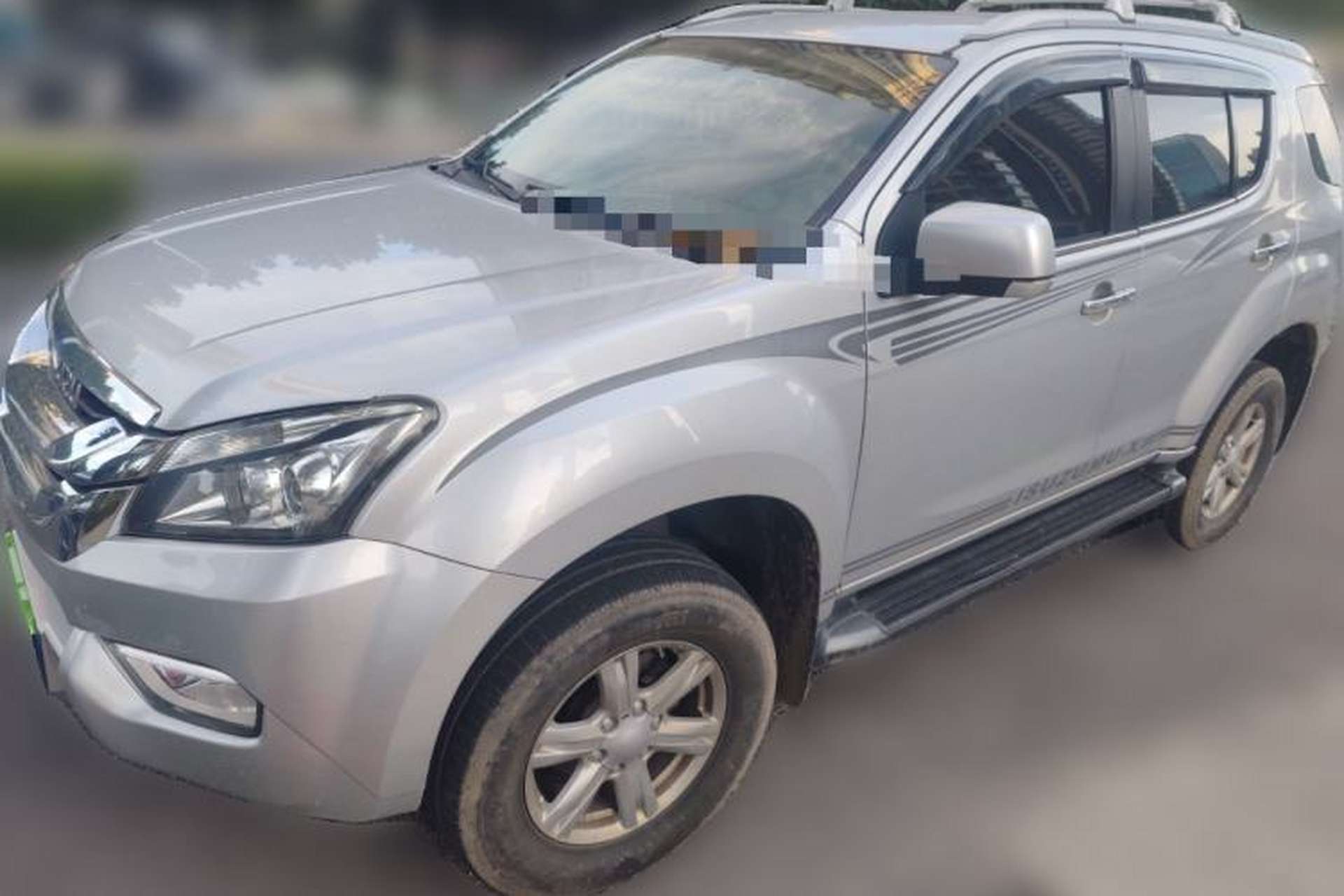 Used Isuzu mu-X 2015 3.0T 4x4 Automatic Luxury 7-Seater Front Left 45 Deg