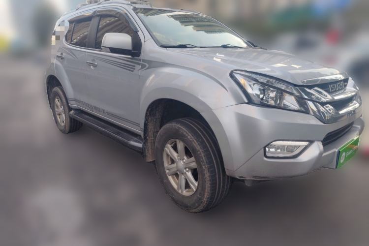 Used Isuzu mu-X 2015 3.0T 4x4 Automatic Luxury 7-Seater Front Right 45 Deg