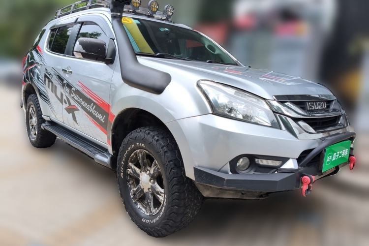 Used Isuzu mu-X 2015 2.5T Four-Wheel Drive Automatic Luxury 7-Seater Front Right 45 Deg