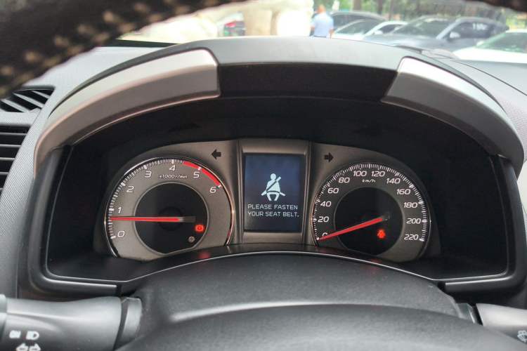 Used Isuzu mu-X 2015 2.5T Four-Wheel Drive Automatic Luxury 7-Seater Instrument Cluster