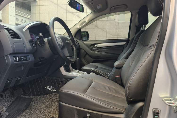 Used Isuzu mu-X 2015 3.0T 4x4 Automatic Luxury 7-Seater Interior 8