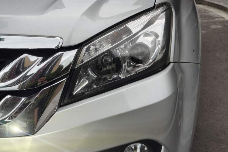 Used Isuzu mu-X 2015 3.0T 4x4 Automatic Luxury 7-Seater Left Front Headlight
