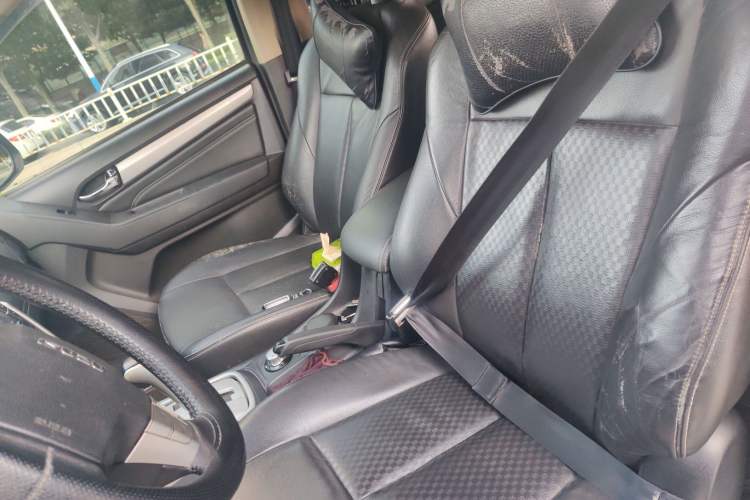Used Isuzu mu-X 2015 3.0T 4x4 Automatic Luxury 7-Seater Left Front Seat