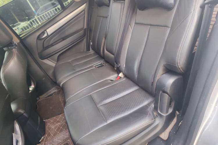 Used Isuzu mu-X 2015 3.0T 4x4 Automatic Luxury 7-Seater Left Rear Seat