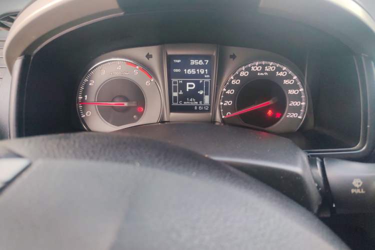 Used Isuzu mu-X 2015 3.0T 4x4 Automatic Luxury 7-Seater Odometer Close Up