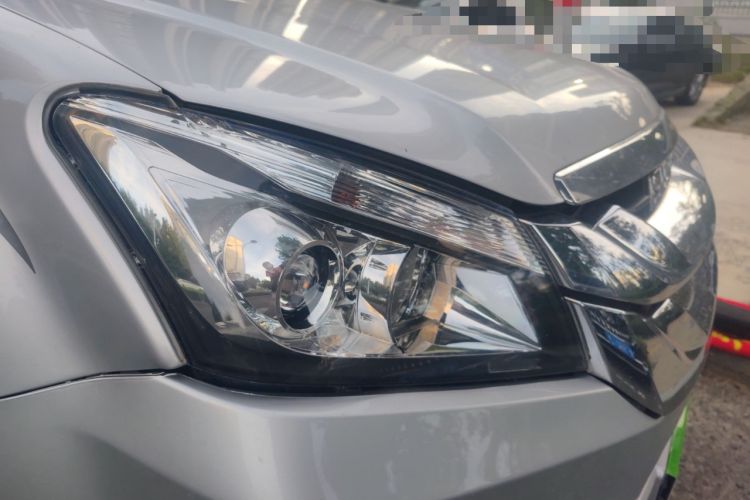 Used Isuzu mu-X 2015 3.0T 4x4 Automatic Luxury 7-Seater Right Front Headlight